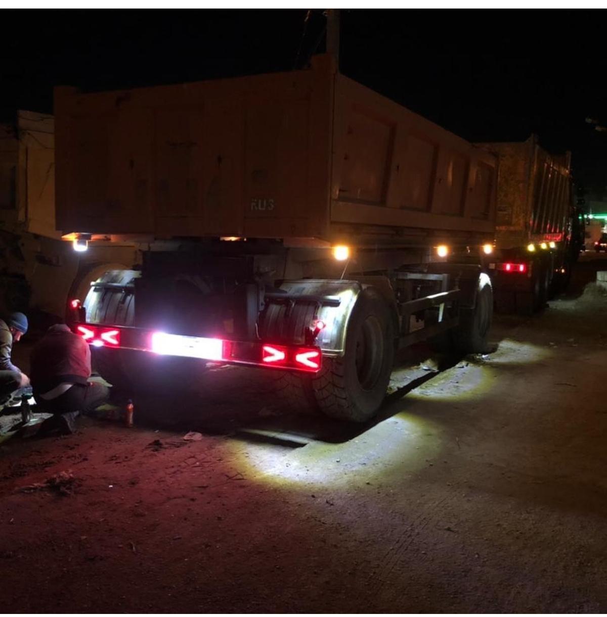 Truck LED rear tail light with reflectivity index